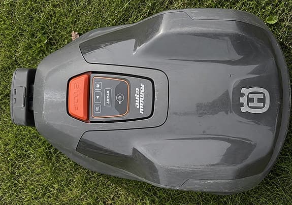 Husqvarna Automower® Aspire™ R4 - komplett paket med laddare o Automower® garage