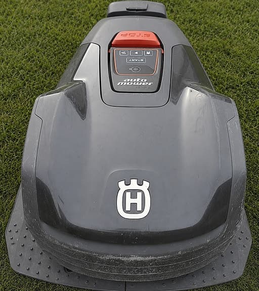Husqvarna Automower® Aspire™ R4 - komplett paket med laddare o Automower® garage