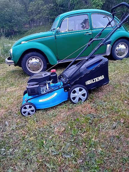 Biltema bensin gräsklippare med framåt drift,