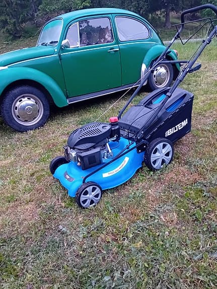 Biltema bensin gräsklippare med framåt drift,