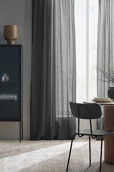 Multibandsgardiner, 18 längder, för att skapa hotellkänsla i rummet.