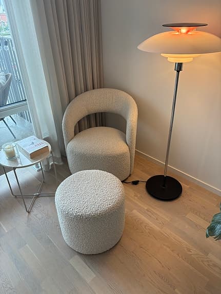 Fåtölj och puff från Sofacompany