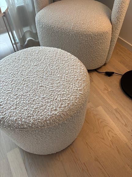 Fåtölj och puff från Sofacompany