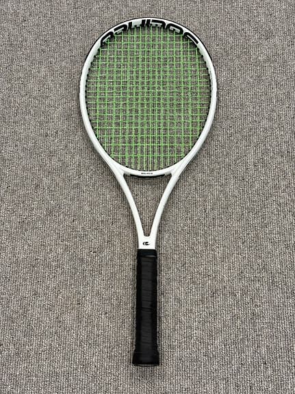 Solinco Whiteout 305 tennisracket