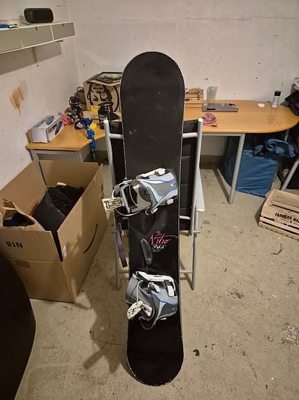 Snowboard Nitro 156cm med bindningar