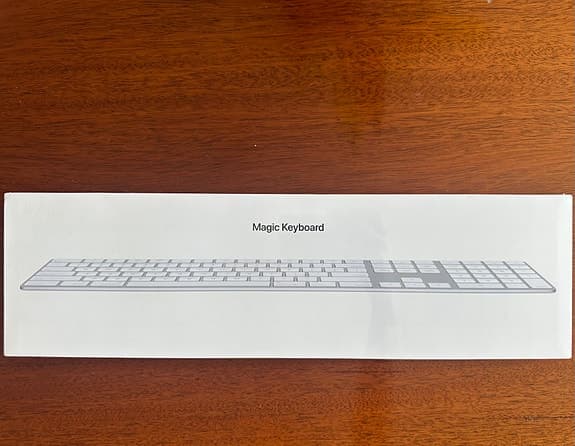 Ny oöppnad Apple Magic Keyboard med numerisk del – US layout