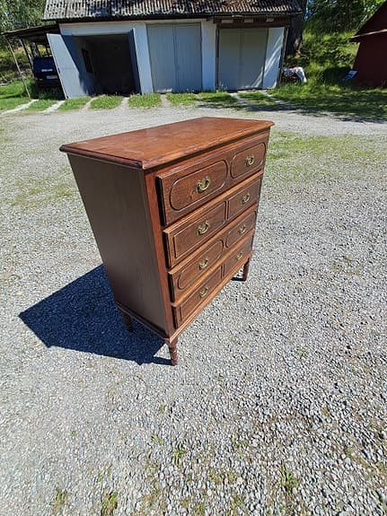 Antik, Vintage, Retro Byrå, Sideboard i massiv trä. Engelsk stil