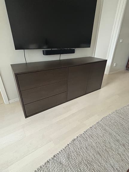 Mörkbrun byrå från Mio