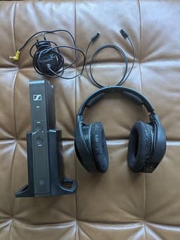 Sennheiser HDR 175 trådlösa hörlurar med basstation