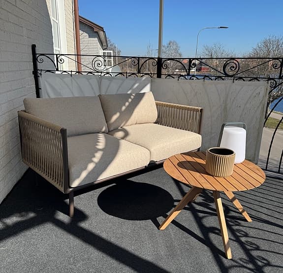 Utemöbel soffa 2-sits med beige dynor 140 cm