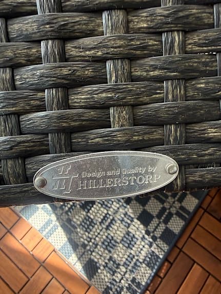 Hillerstorp loungeset i konstrotting med grå dynor
