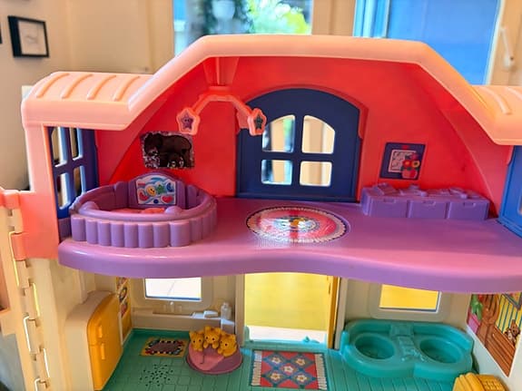 Fisher-Price Little People lekhus med figurer och tåg