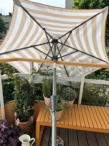 Balcony Living Frida randiga parasoll 200 cm och 160cm gulockra/ vit