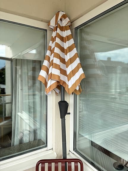 Balcony Living Frida randiga parasoll 200 cm och 160cm gulockra/ vit