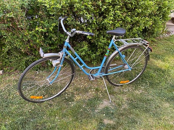 Välbevarad äldre damcykel säljes