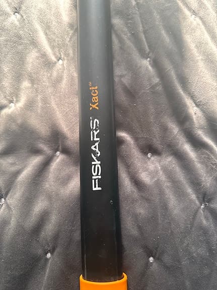 Fiskars Xact ogräsupptagare svart