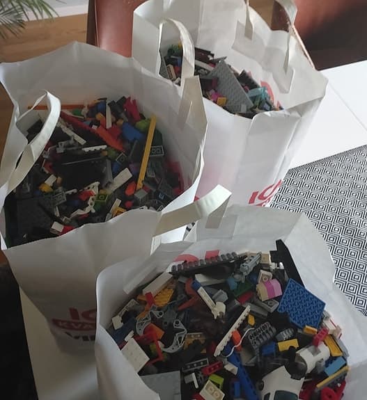 LEGO – Blandade bitar (tre fulla pappkassar)