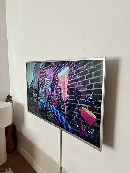 Philips 50” 4K Smart-TV – inkl väggfäste + ben – fint skick