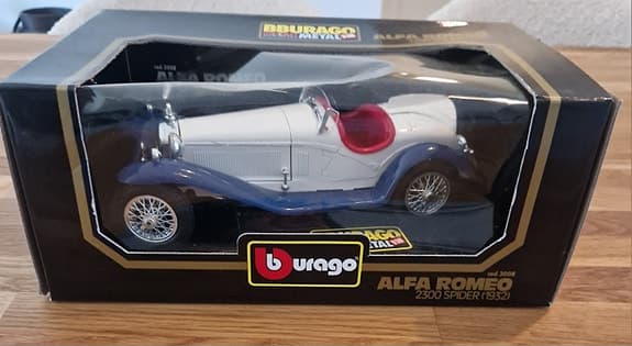Bburago modellbilar Alfa Romeo, Lamborghini, Bugatti
