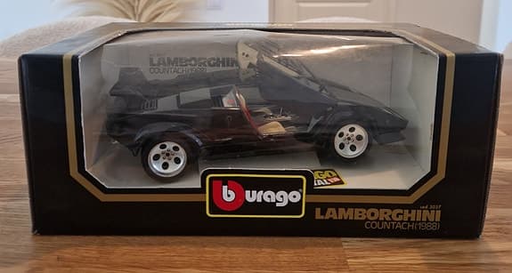 Bburago modellbilar Alfa Romeo, Lamborghini, Bugatti
