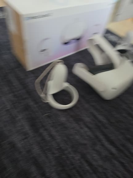 Oculus Meta Quest 2 VR‑headset med handkontroller