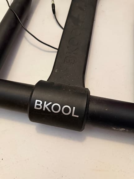 Bkool cykeltrainer med framhjulsstöd och matta