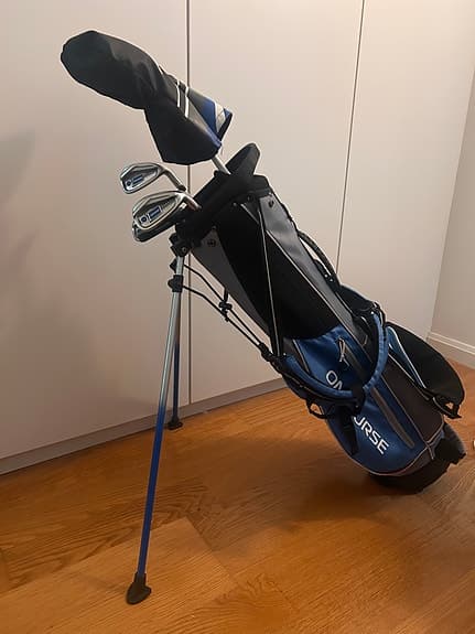 OnCourse golfbag med klubbor blå juniorset