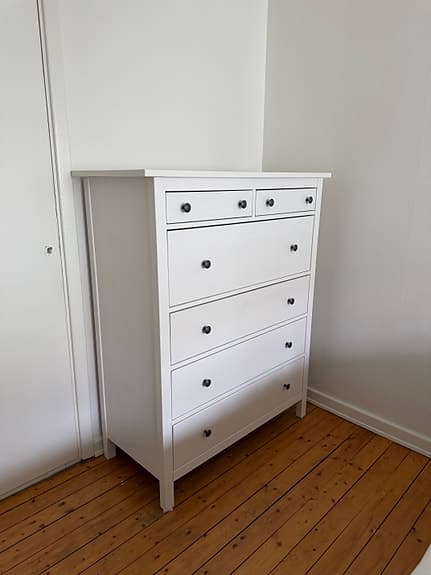 HEMNES-byrå från IKEA