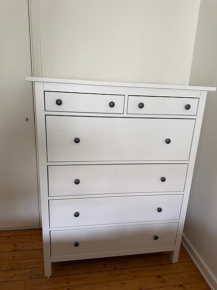 HEMNES-byrå från IKEA