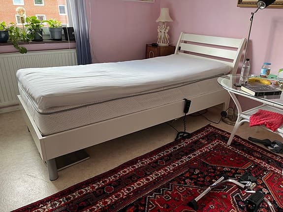 Elektrisk höj och sänkbar säng