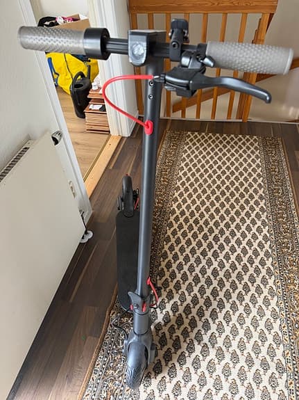 Elektrisk elsparkcykel svart