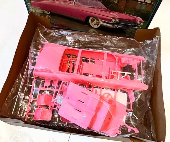 '59 Cadillac Eldorado plastbyggsats modellbil rosa