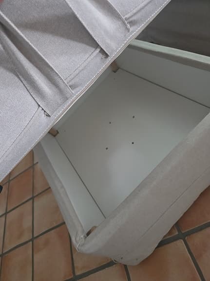 Ektorp fåtölj med fotpall i beige färg