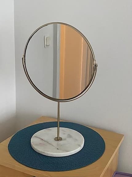 Spegel på fot från Zara.