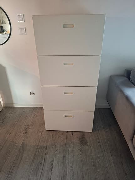 IKEA vit byrå med fyra lådor