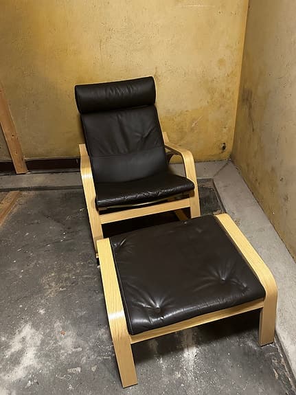 IKEA gungstol POÄNG med fotpall i brunt läder
