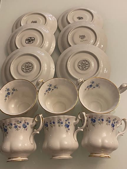 Mycket fina kvalitets Royal Albert kaffekoppar 6 st. med blommigt mönster.