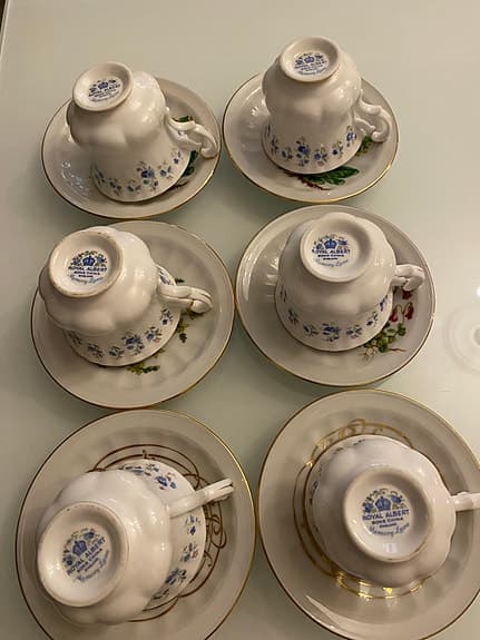 Mycket fina kvalitets Royal Albert kaffekoppar 6 st. med blommigt mönster.