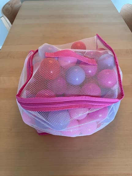 Lekbollar i nätpåse