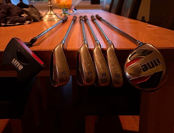 Vänster golf-halvset OneSwing + bärbag – perfekt för nybörjare. OBS VÄNSTER