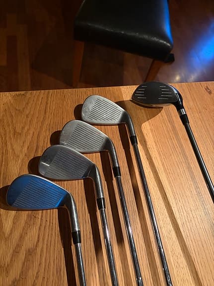 Vänster golf-halvset OneSwing + bärbag – perfekt för nybörjare. OBS VÄNSTER
