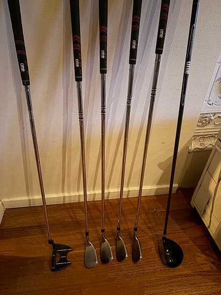Vänster golf-halvset OneSwing + bärbag – perfekt för nybörjare. OBS VÄNSTER