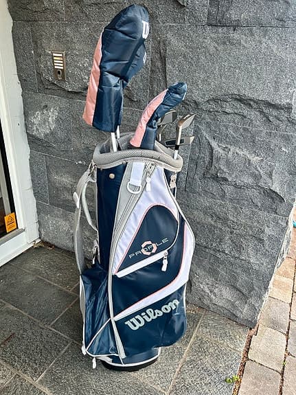 Wilson damgolfset 9 högerklubbor, som nytt
