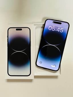 Apple iPhone 14 Pro mobil lila