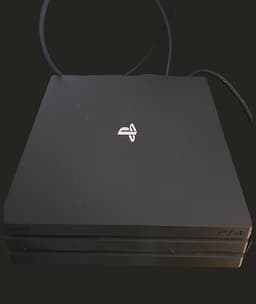 Playstation 4 pro (PS4) Två handkontroller, laddningsställ, tillbehör  800+ GB