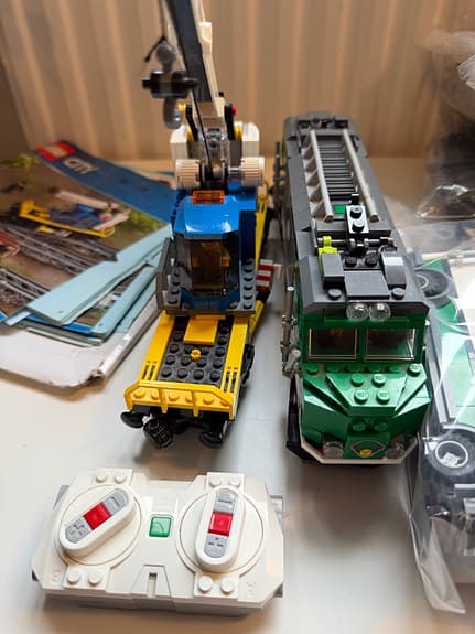 LEGO City 60198 Cargo Train / Godståg – komplett liknande lot med räls