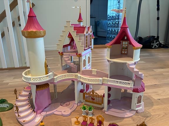 Playmobil extrastort sagoslott med figurer och möbler
