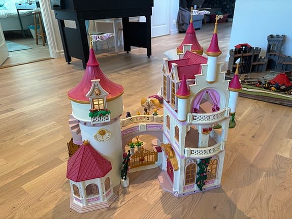 Playmobil extrastort sagoslott med figurer och möbler