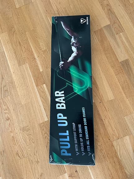 Oöppnad Pull Up Bar dörrtrapets från Veluris