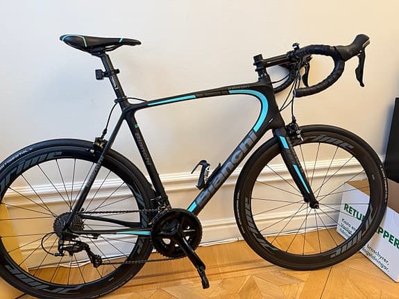 Bianchi Intenso med kolfiberfälgar 28m + 25mm fälgar